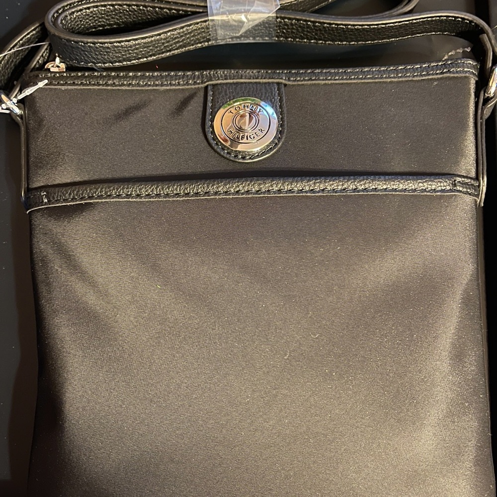 Tommy Hilfiger purse-NWT